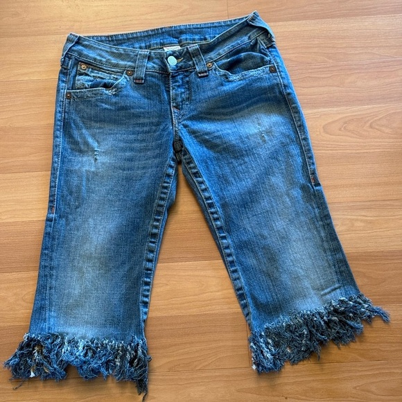 True Religion Women’s Joey Bermuda Cropped Shorts With Frayed Hem Tag Size 31 - Picture 1 of 15